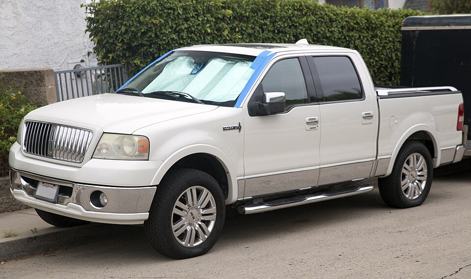 2006 Lincoln Mark LT in White, front left