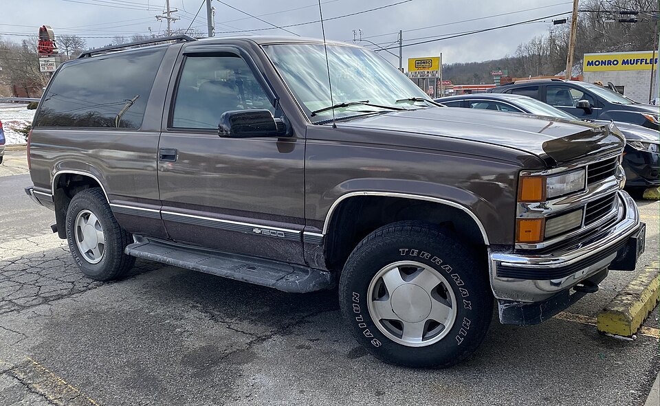 1997 Chevrolet Tahoe 2-door in Dark Cherry Metallic, front right, 2-19-2022
