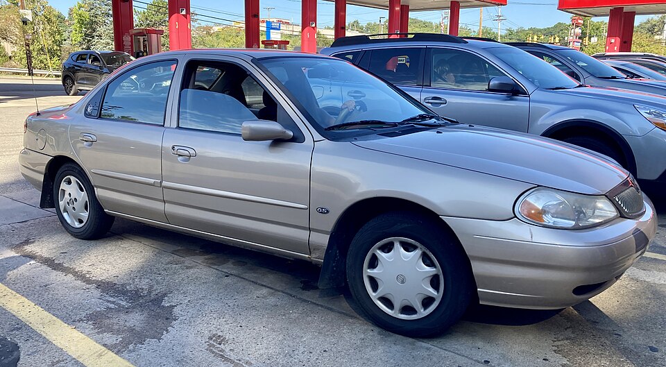 1998 Mercury Mystique GS in Silver Frost Metallic, front right, 09-04-2021