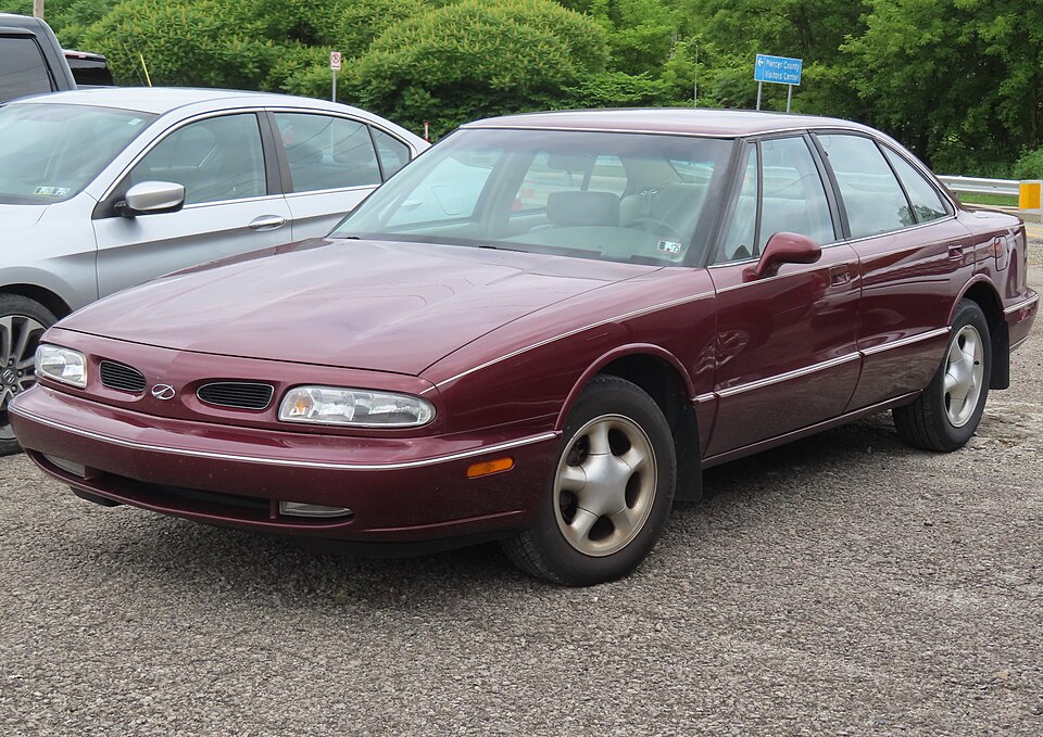 1999 Oldsmobile Eighty-Eight LS, front left, 06-15-2025