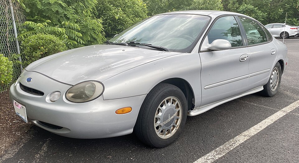 1996 Ford Taurus LX in Silver Frost Clearcoat Metallic, front left, 06-06-2022