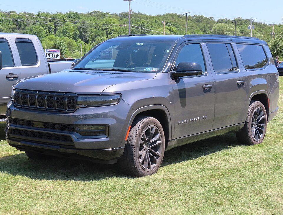 2024 Jeep Grand Wagoneer L Obsidian, front left, 07-20-2024