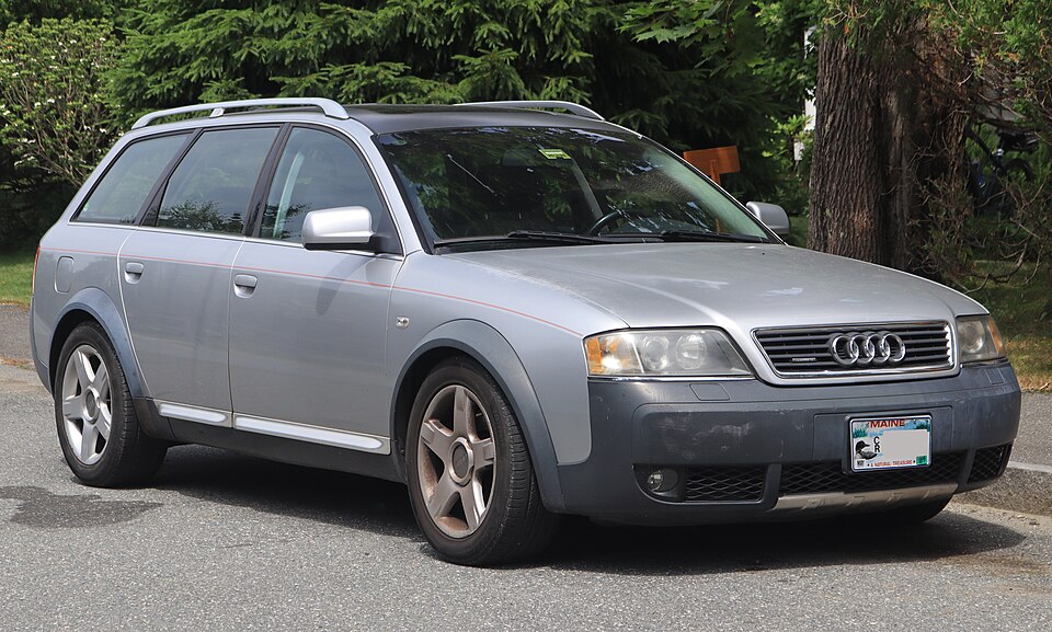 2004 Audi Allroad Quattro in Light Silver Metallic, front right, 07-07-2026