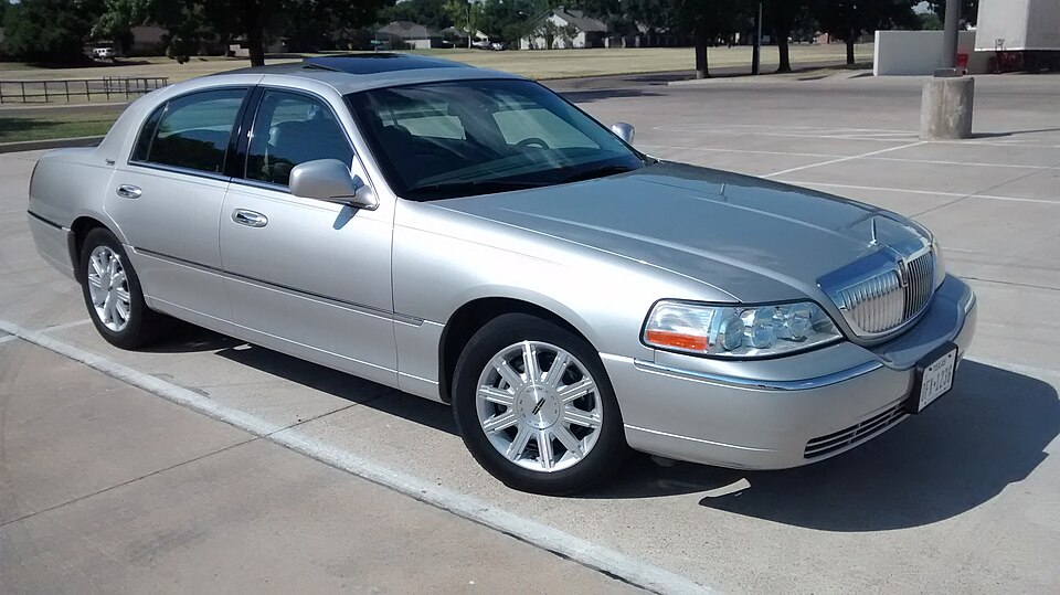 2006 Lincoln Town Car Signature Limited