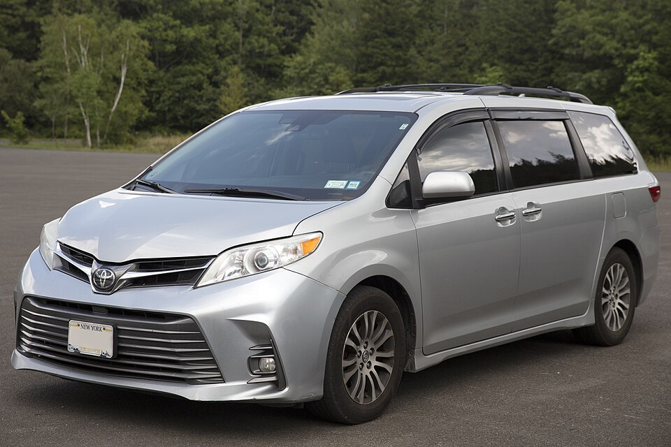 2019 Toyota Sienna XLE in Celestial Silver, front left