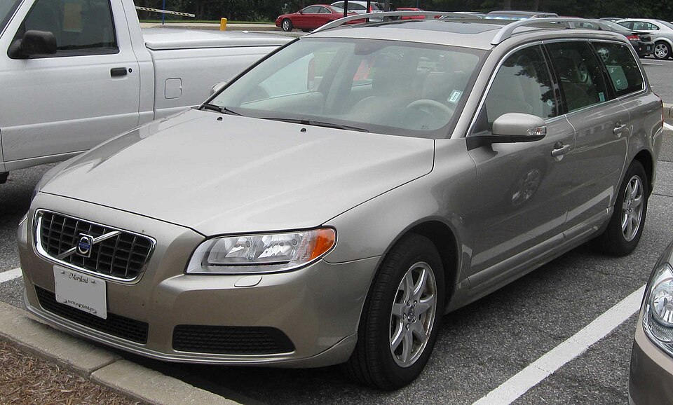 2008 Volvo V70 front