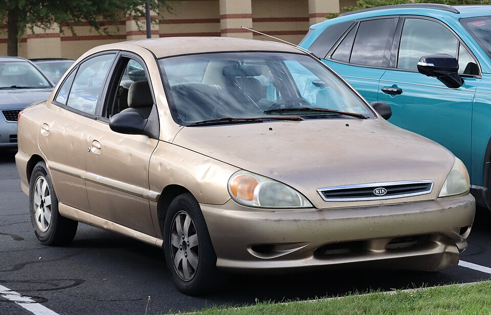 2002 Kia Rio in Light Gold, front right, 09-18-2026