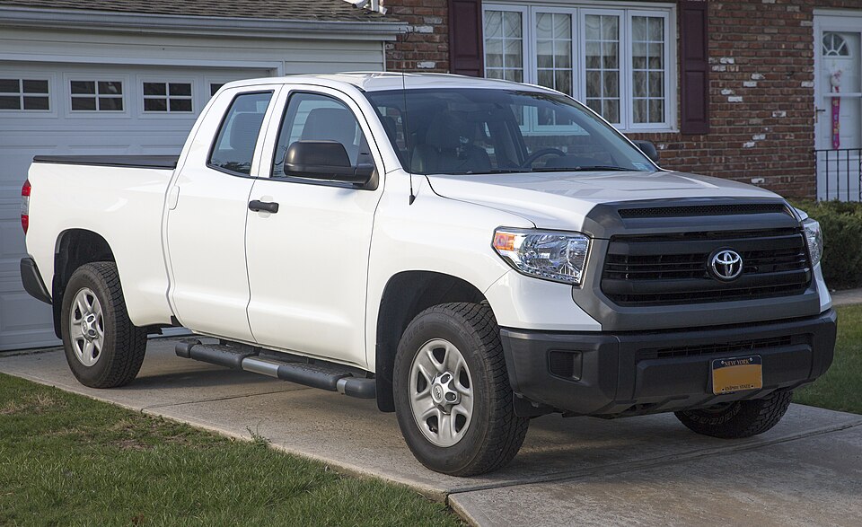 2017 Toyota Tundra SR 4WD Double Cab in Super White, front right