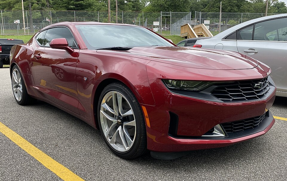 2021 Chevrolet Camaro LT in Wild Cherry Tintcoat, front right, 07-16-2022