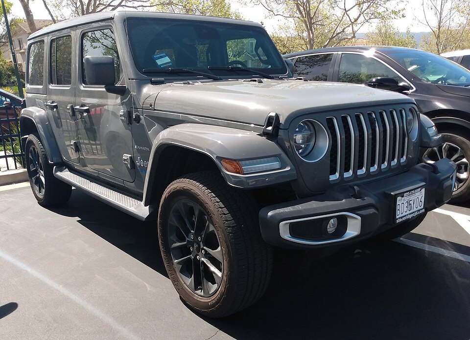 2022 Jeep Wrangler Unlimited Sahara 4xe front