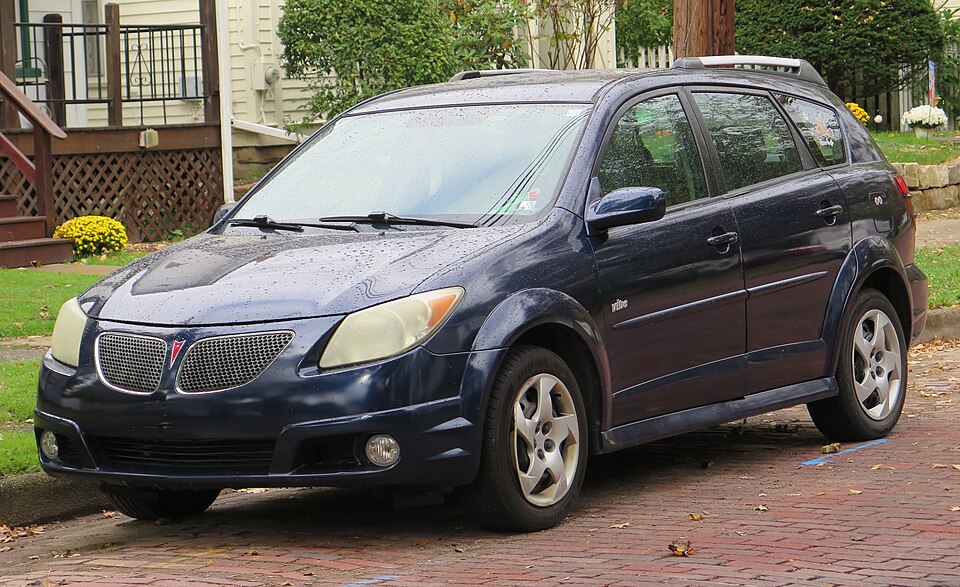 2006 Pontiac Vibe in Neptune Blue, front left, 10-12-2025