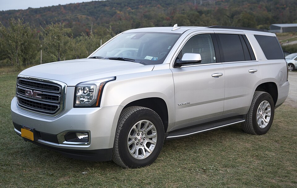 2020 GMC Yukon SLT 4WD in silver, front left