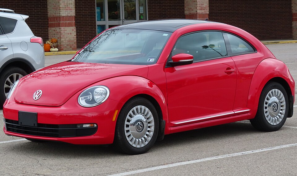 2013 Volkswagen Beetle 2.5L, front left, 11-13-2022