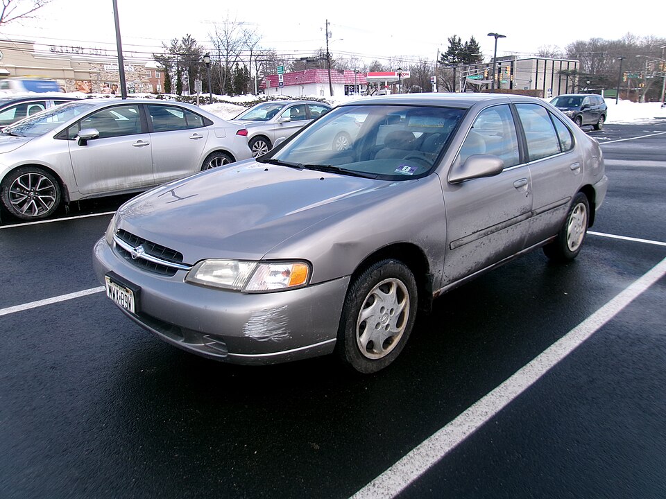 1999 Nissan Altima GXE, Front left, 01-26-2026