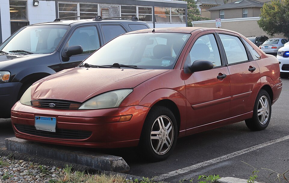 2002 Ford Focus SE Comfort in Sangria Red Metallic, front left, 07-02-2026