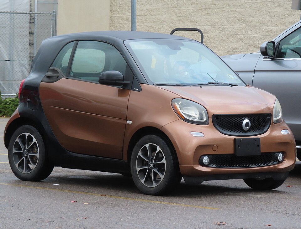 2016 Smart Fortwo Passion, front right, 11-30-2025