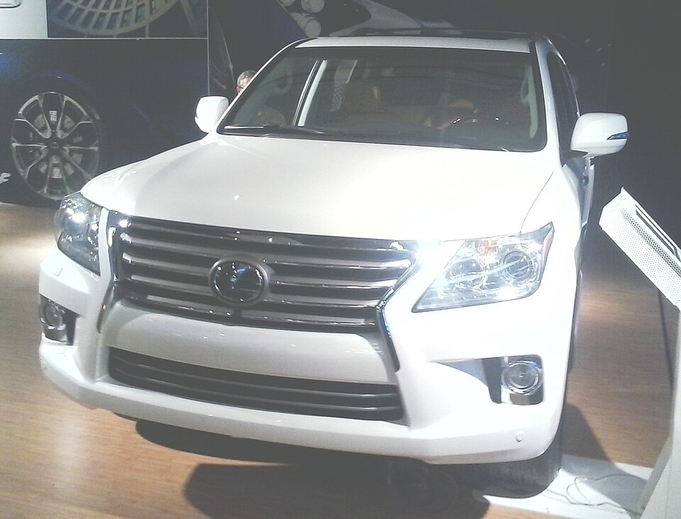 '13 Lexus LX 570 (MIAS '13)