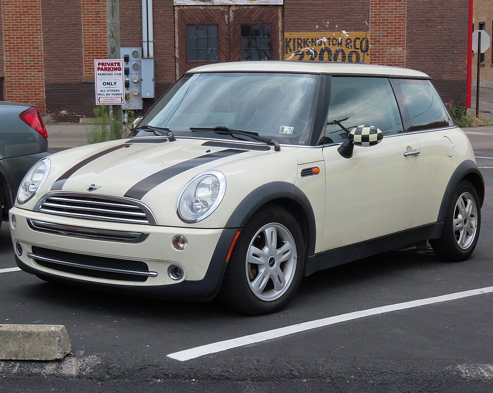 2006 Mini Cooper, front left, 08-24-2024