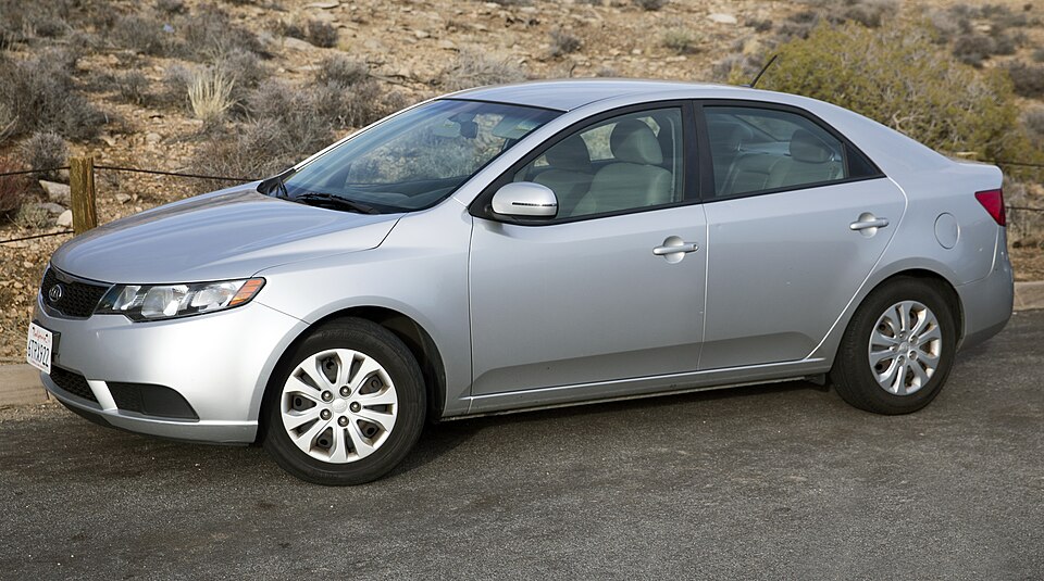 2011 Kia Forte EX, front left (Joshua Tree)