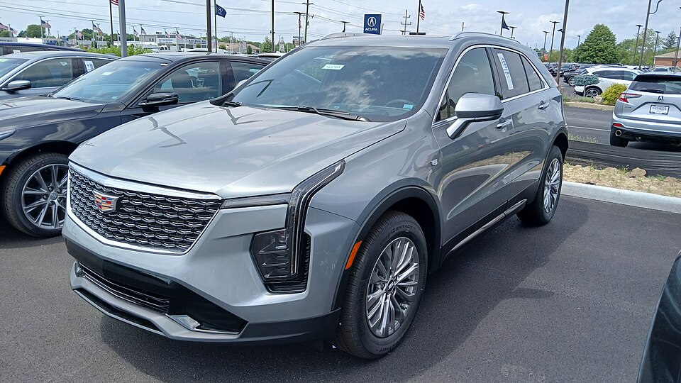2024 Cadillac XT4 front view