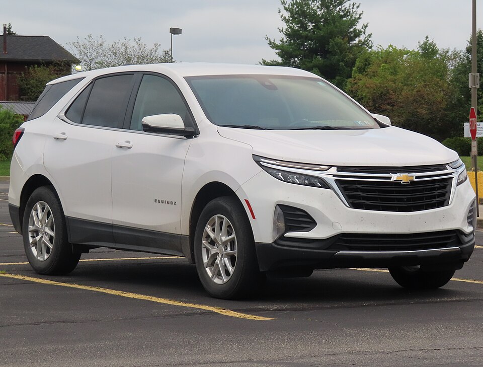 2022 Chevrolet Equinox LT, front right, 08-07-2024