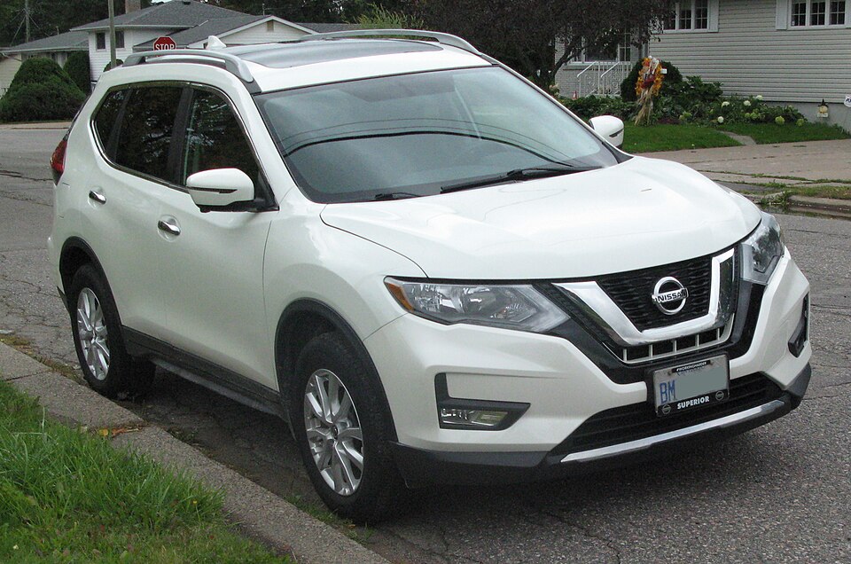 2017 Nissan Rogue, Front Right, 09-13-2020