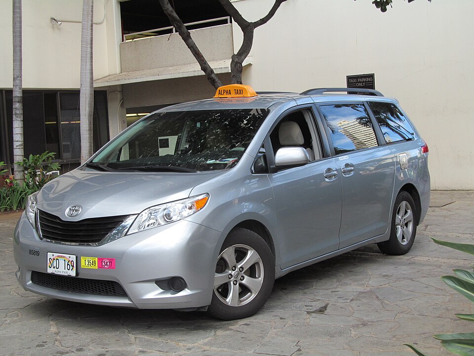 2014 Toyota Sienna minivan taxi (26394195950)