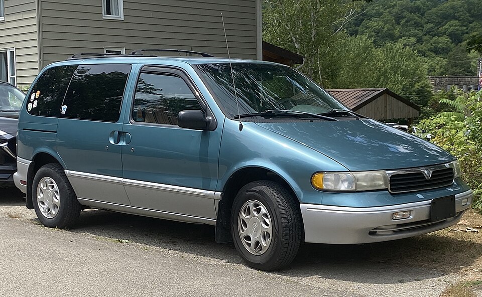 1998 Mercury Villager in Deep Forest Green Metallic, front right, 07-20-2024