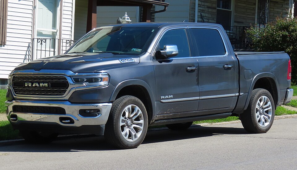 2022 Ram 1500 Limited Crew Cab 4x4, front left, 05-09-2023