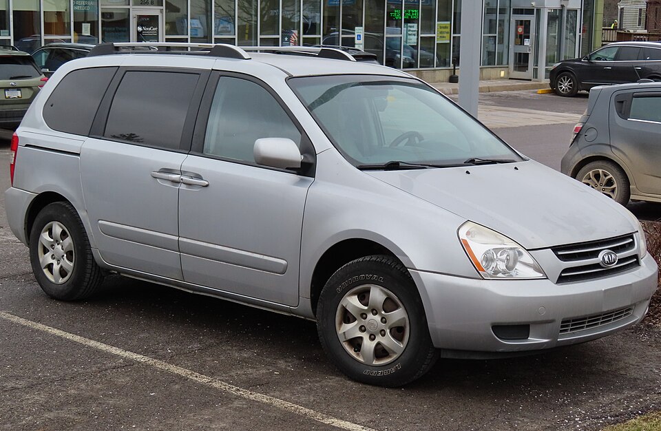 2007 Kia Sedona, front right, 02-06-2023