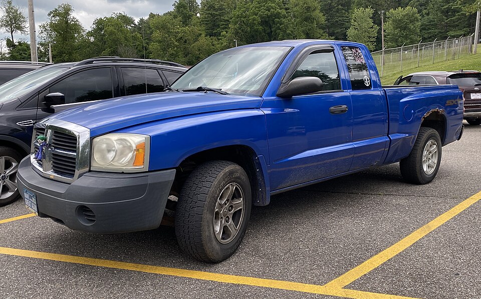 2007 Dodge Dakota ST in Patriot Blue Metallic, front left, 07-16-2022