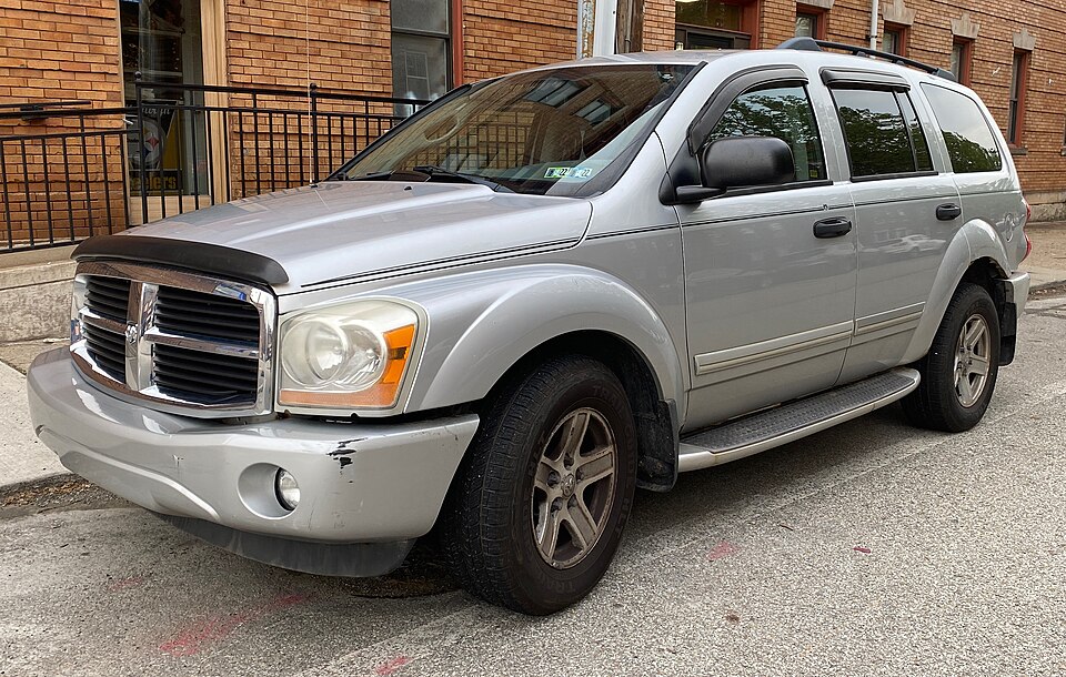 2006 Dodge Durango SLT 4WD in Bright Silver Metallic Clearcoat, front left, 05-20-2022