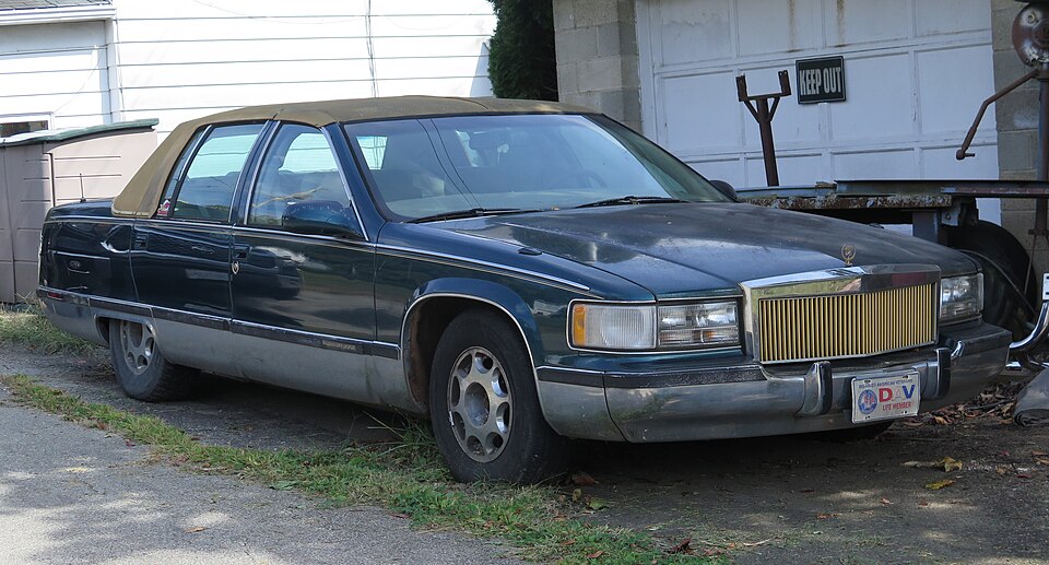 1996 Cadillac Fleetwood Brougham in Slate Green Metallic, front right, 09-20-2025