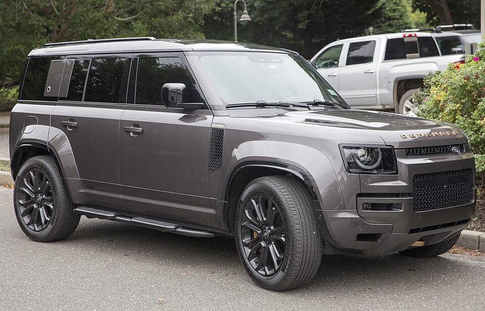 2025 Land Rover Defender 110 P635 OCTA in Charente Grey, front right