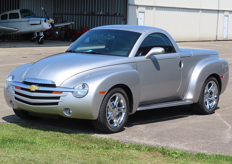 2005 Chevrolet SSR, front left, 08-24-2024