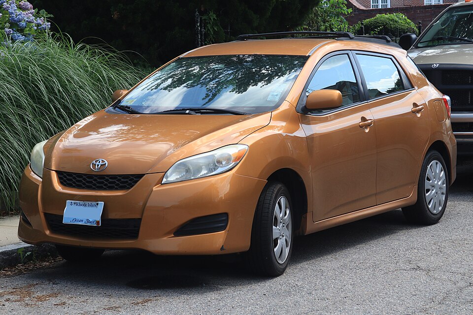 2009 Toyota Matrix in Sundance Metallic, front left, 07-04-2026