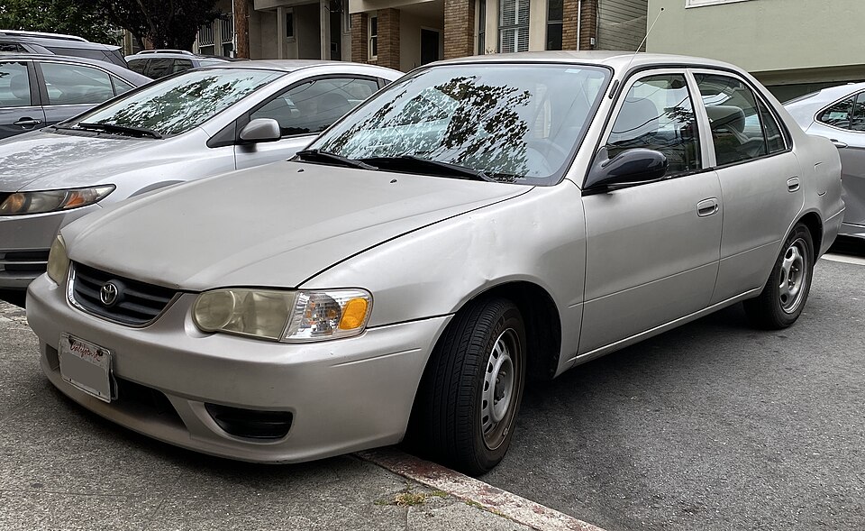 2002 Toyota Corolla LE in Sandrift Metallic, front left, 08-06-2022