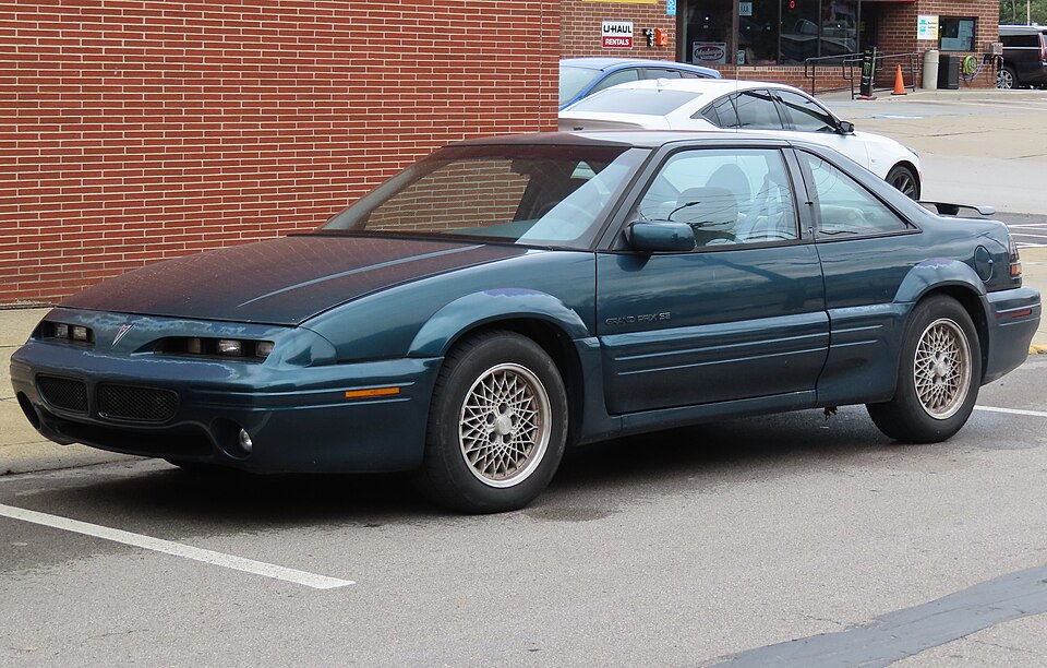 1996 Pontiac Grand Prix SE coupe, front left, 09-28-2024