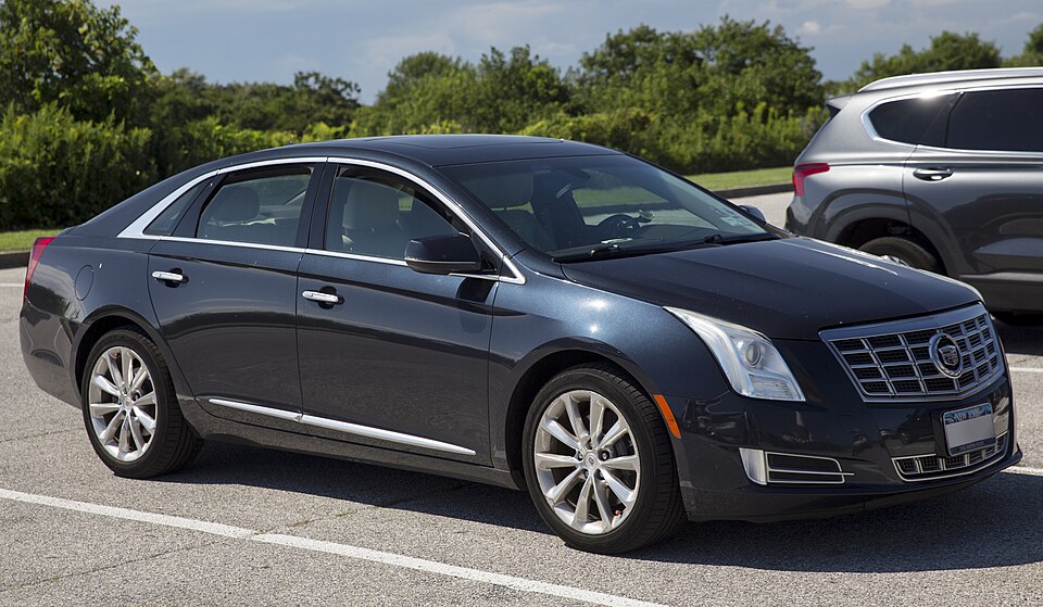 2014 Cadillac XTS Luxury in Black Diamond, front right