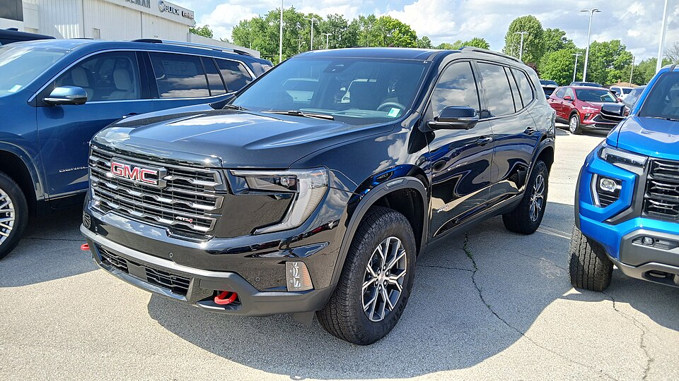 2024 GMC Acadia AT4 front view