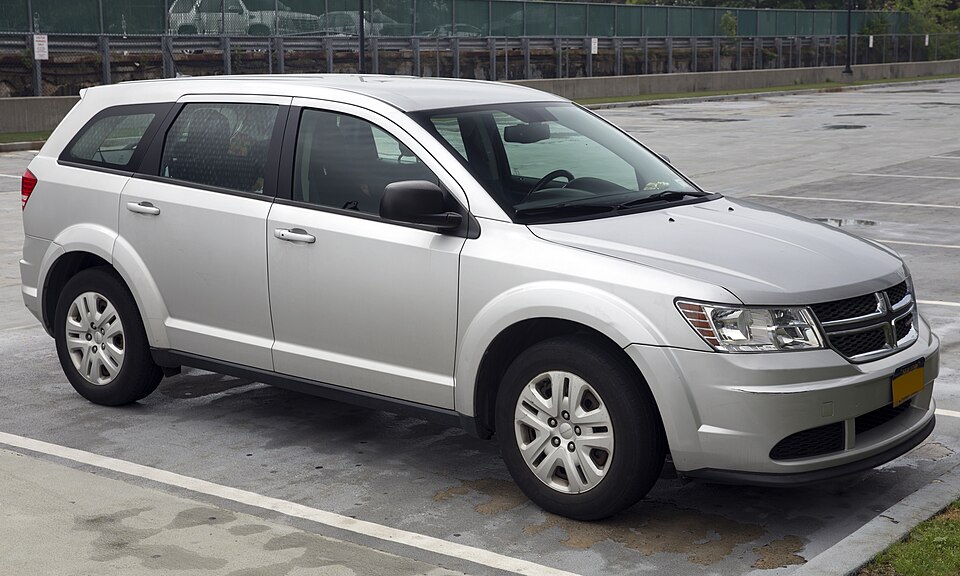 2014 Dodge Journey SE in silver, front right (Lake Success)