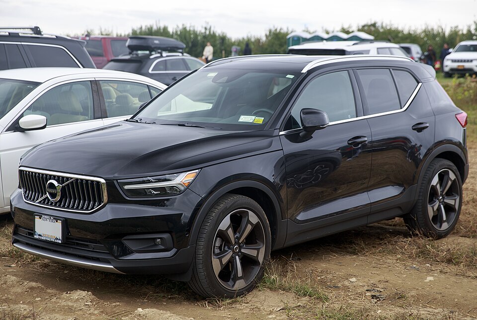 2019 Volvo XC40 T5 Inscription in Black Stone, front left