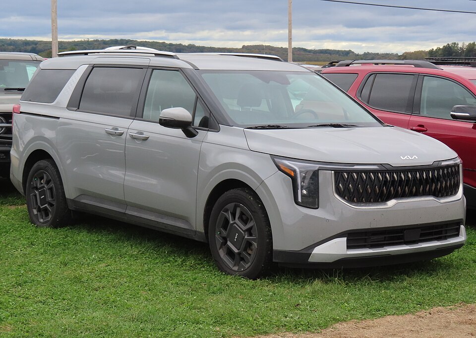 2025 Kia Carnival Hybrid EX, front right, 10-12-2025