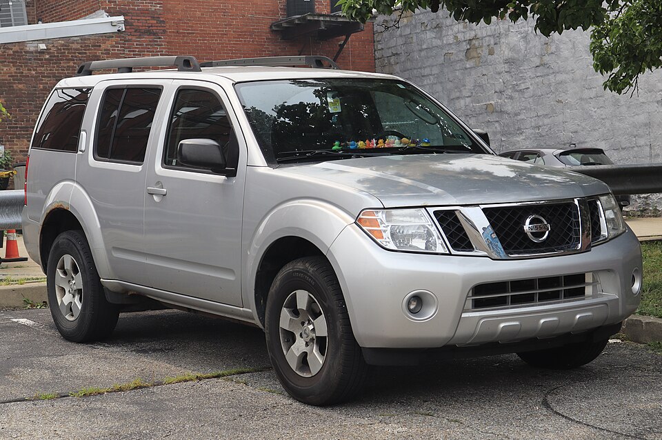 2011 Nissan Pathfinder S in Silver Lightning Metallic, front right, 07-17-2026