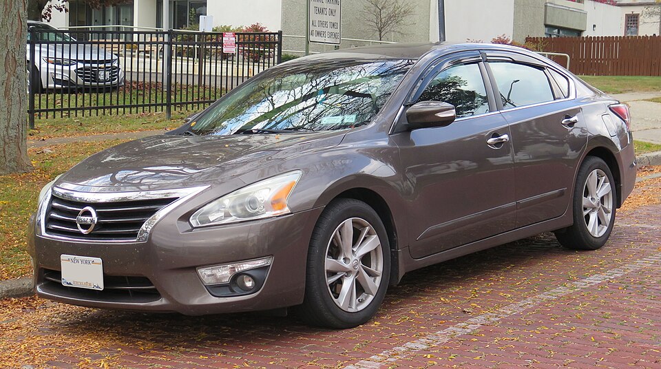 2015 Nissan Altima in Java Metallic, front left, 10-11-2025