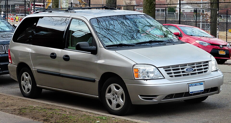 2004 Ford Freestar SE, front (2) 3.11.20