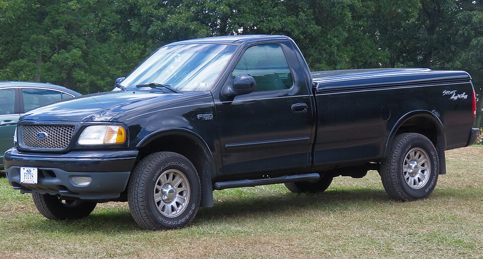 2001 Ford F-150 XLT 4x4 Regular Cab Styleside Long Bed with Sport Group, photographed in United States