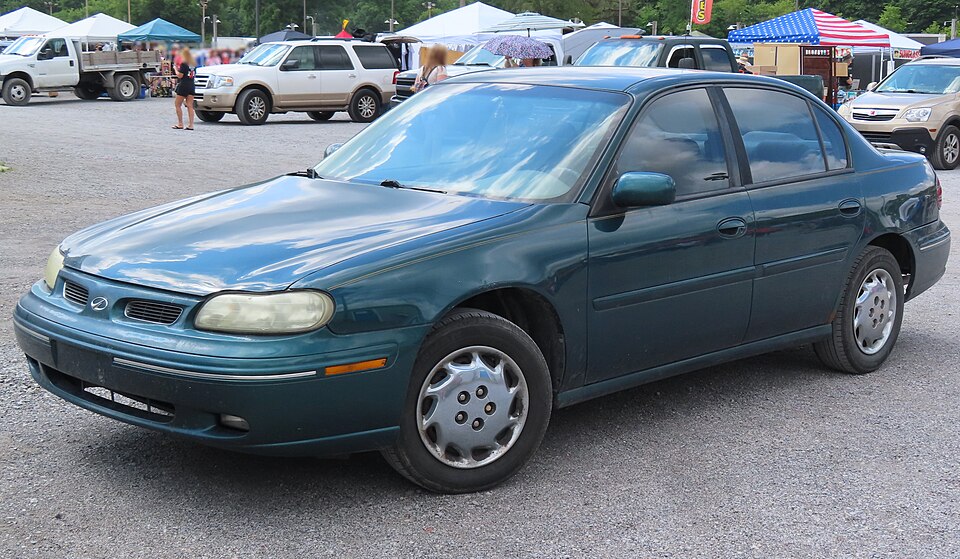 1999 Oldsmobile Cutlass GL, front left, 07-14-2023