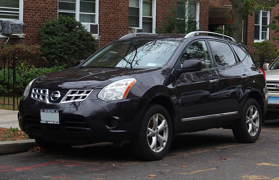 2011 Nissan Rogue SV, front 10.27.21
