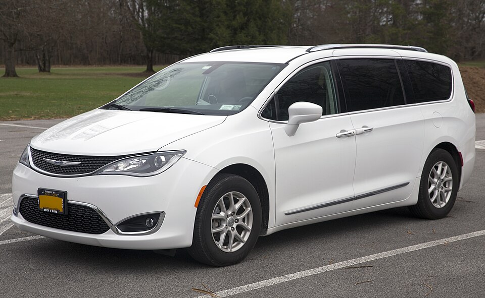 2020 Chrysler Pacifica Touring-L in Bright White, front left
